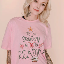  Tis the season to be reading | Adult T-Shirt